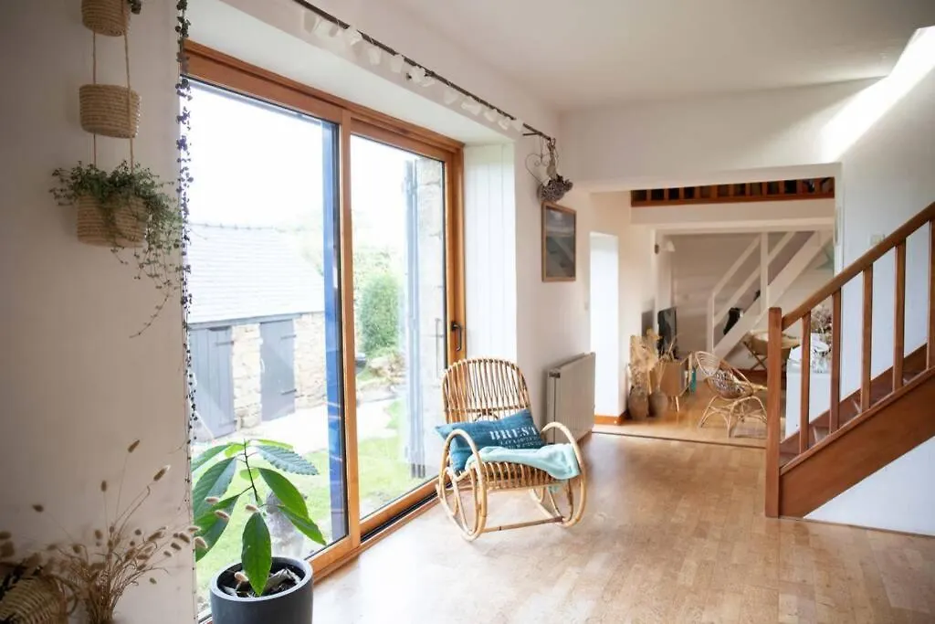 Maison Traditionnelle, Les Pieds Dans L'Eau 0*, Plouguerneau